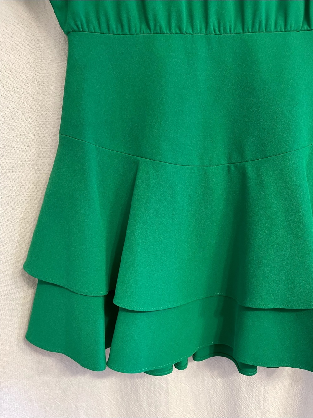 Alice + Olivia “Palmira” Green Tiered Ruffle Mini Dress, size 6 - Picture 4 of 11